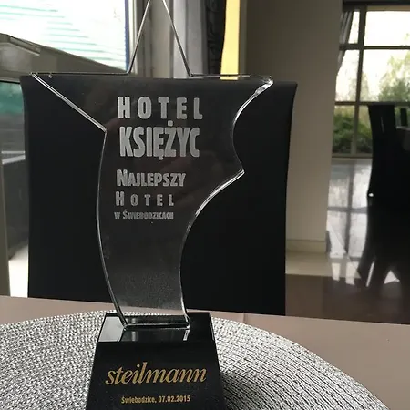 Księżyc W świebodzicach 2* Świebodzice